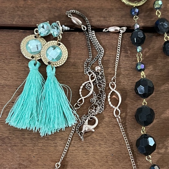 LOT of 9 Gold Mixed Metal and Bead Necklaces short and long - Picture 7 of 7